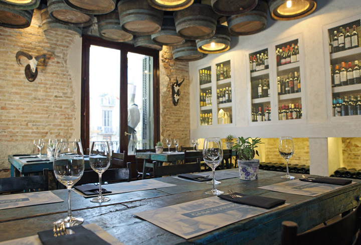 Красивый интерьер ресторана Casa Guinart в Барселоне