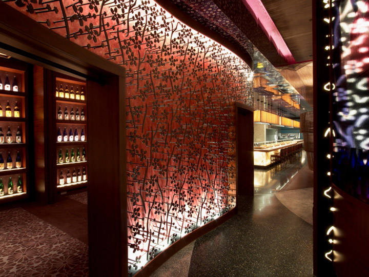 Необычное оформление стен ресторана Nobu в Арабских Эмиратах