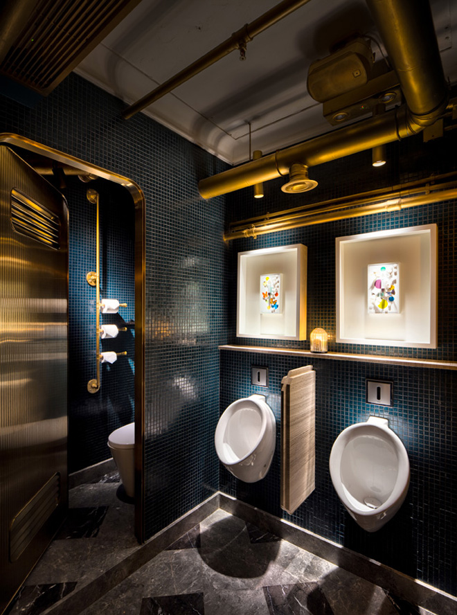 Туалет в ресторане Bibo в Гонконге