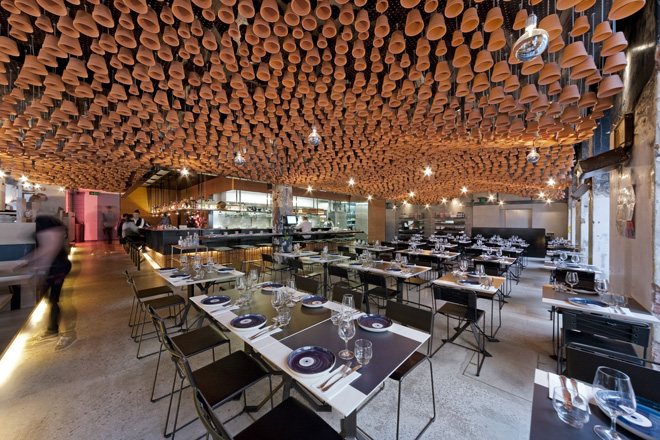 Посадочные места ресторана Gazi в Мельбурне