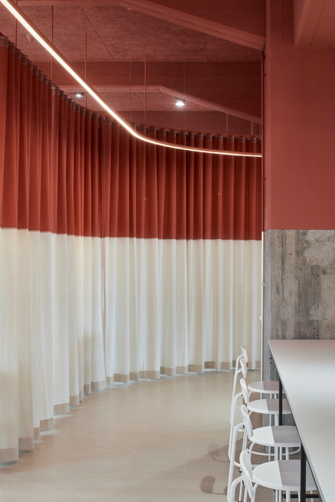 Текстильная перегородка с мягким рассеянным светом Hans & Werner