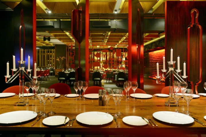Яркий дизайн интерьера ресторана The Tower Kitchen в Индии
