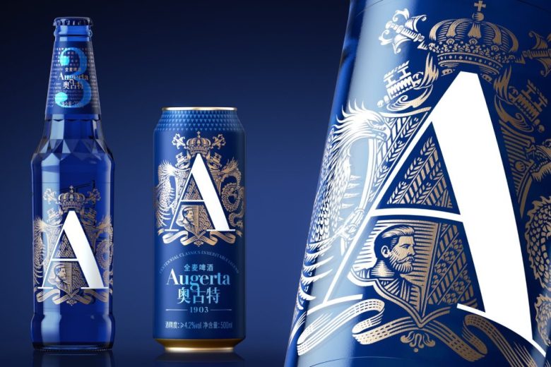 банка и бутылки Tsingtao Augerta Beer