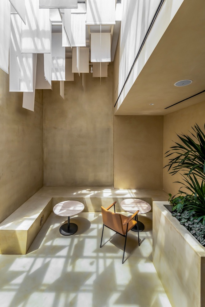 Уютная зона отдыха с мягкими креслами MORICO Café