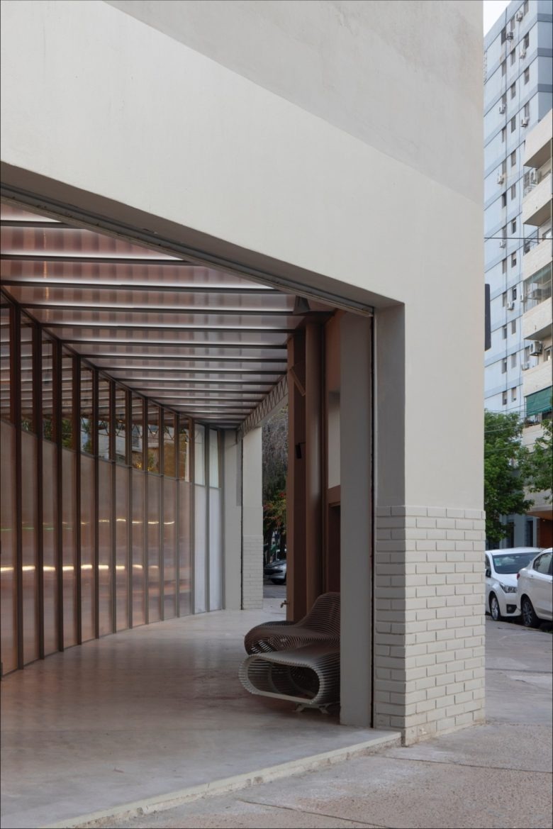 Входная зона с навесом NESS restaurant