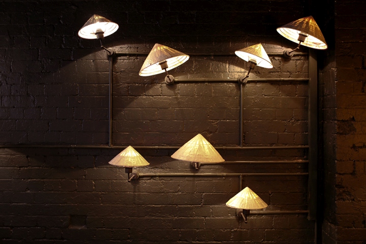 Интересные светильники в ресторане Viet Town