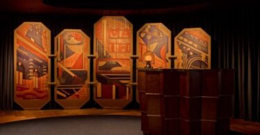 Винтажное оформление стен The View restaurant