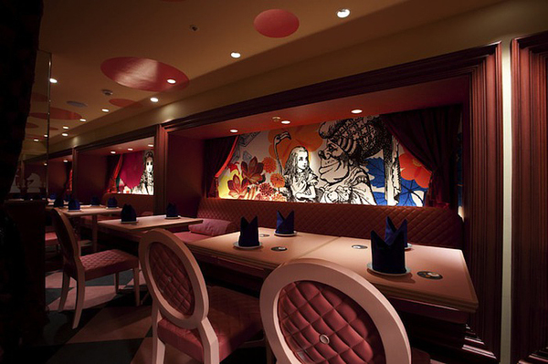 Креативный ресторан «Алиса в стране чудес» в Токио от студии Fantastic Design Works