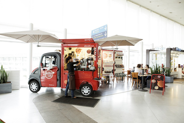 Насыщенный дизайн передвижных кафе во Франции