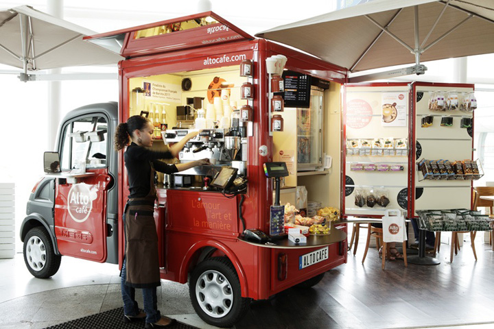 Интересный внешний вид передвижных кафе во Франции