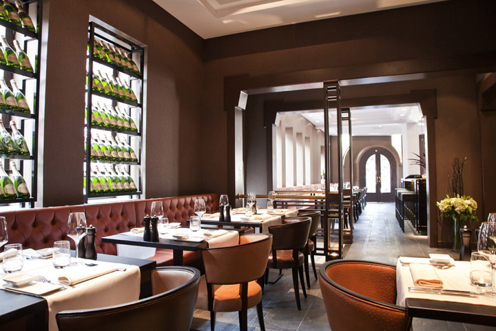 Роскошный интерьер ресторана Art Kwizien luxury Brasserie