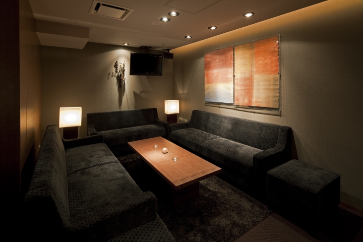Удивительный интерьер бара Azabu Resited & Ark Rooms в Токио