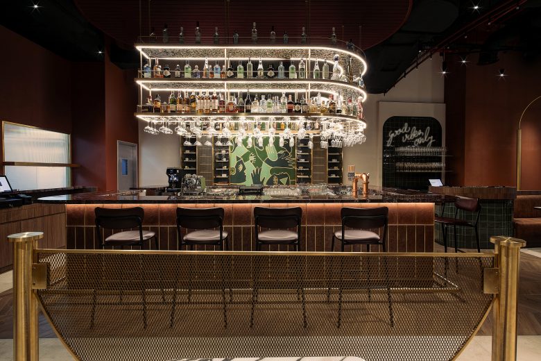 барная стойка Jones Social в Дубае