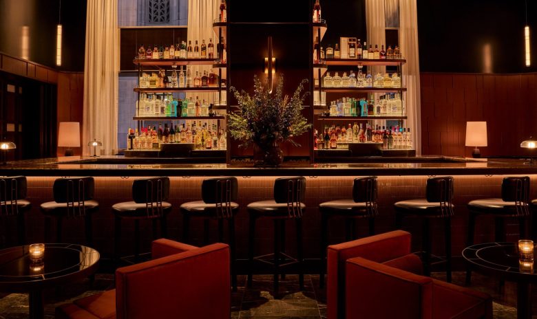 барная стойка ресторана La Tête d’Or вид спереди