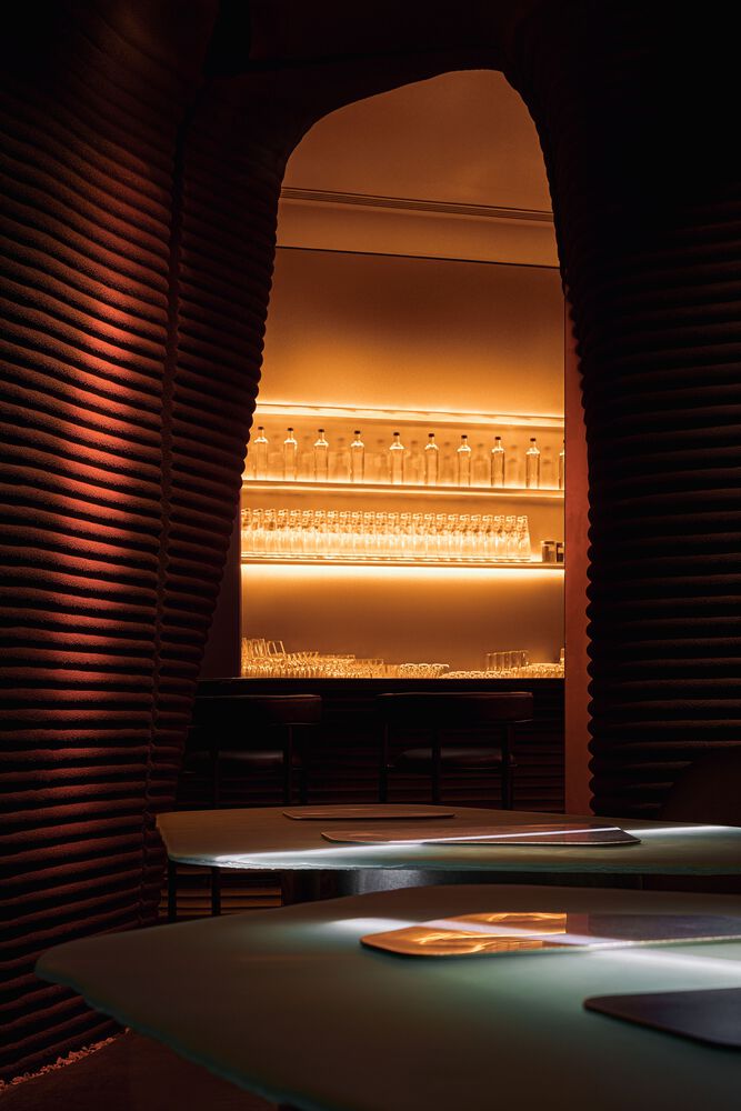 барная стойка со стаканами MYATA Platinum Lounge and Restaurant