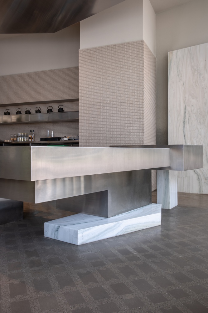 барная стойка со стороны Como Lounge Cafe