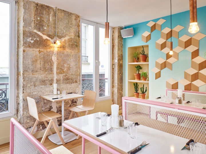 Яркий интерьер ресторана PNY в Париже