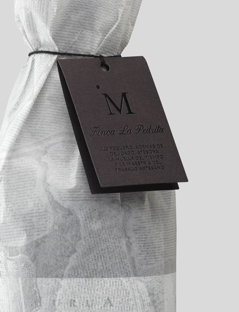 бирка на бутылке Finca La Pedrita