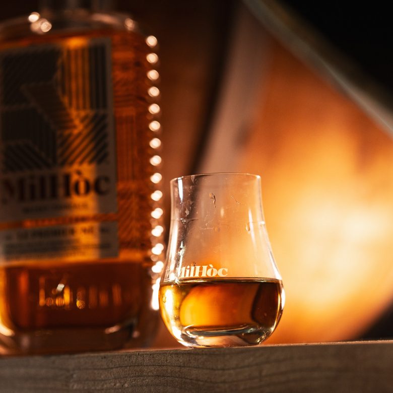 бокал с виски Milhóc Whisky