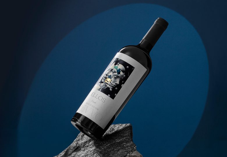 бутылка вина Revvo Ellos Corte на камне