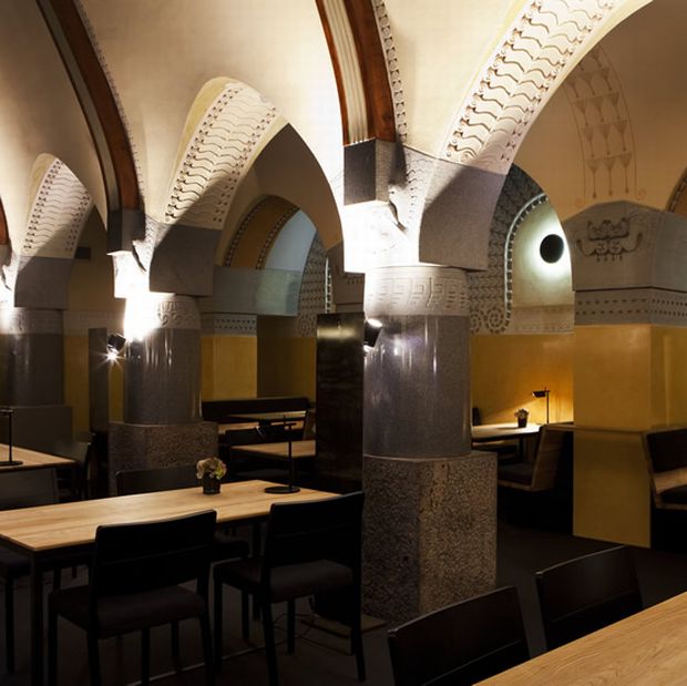 Удивительные колонны кафе Jugend в Хельсинки
