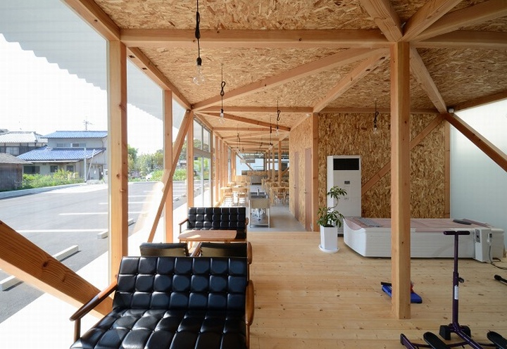Стеклянные стены в кафе от Niji Architects