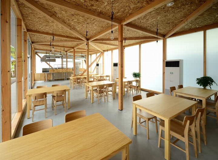 Лаконичный интерьер кафе от Niji Architects