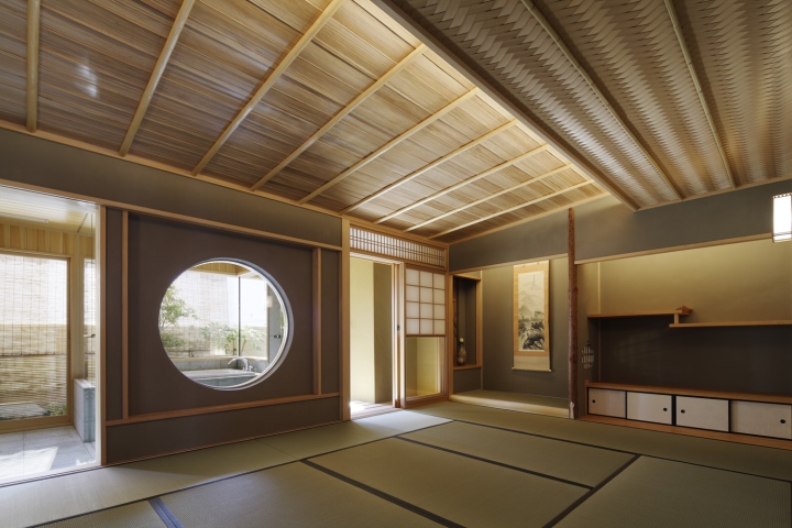 Очаровательный интерьер лаундж-бара CASA KARAKARA в Японии