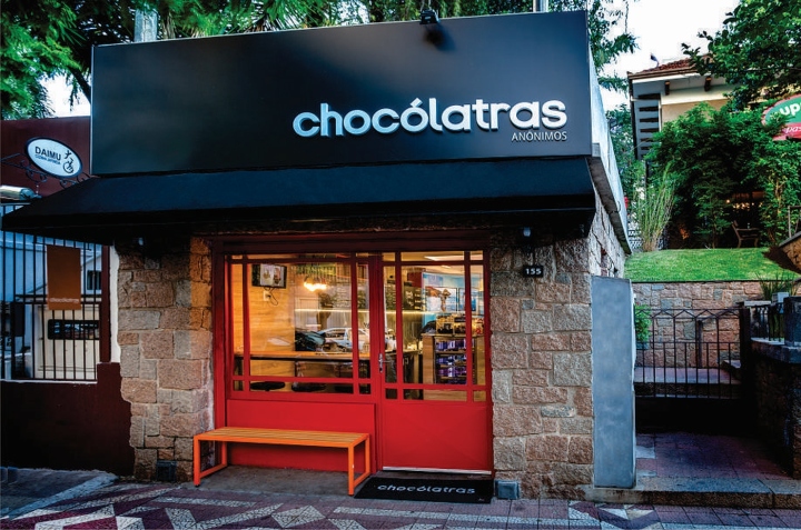 Уютный интерьер магазина Chocolatras в Порту-Алегри