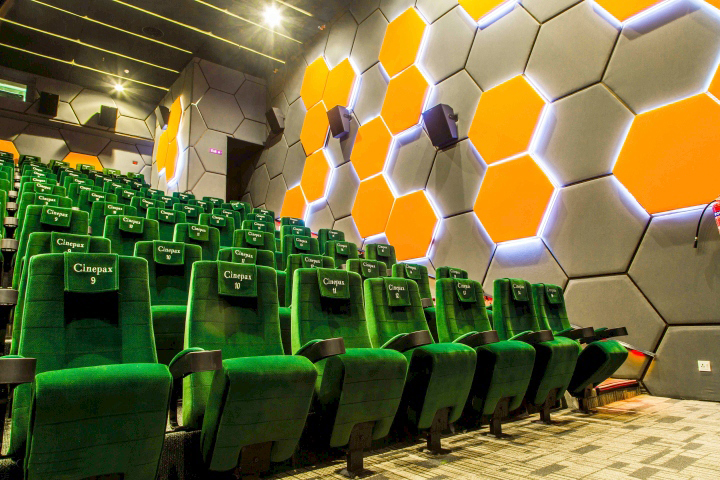 Современный интерьер 3D кинотеатра Cinepax Lahore