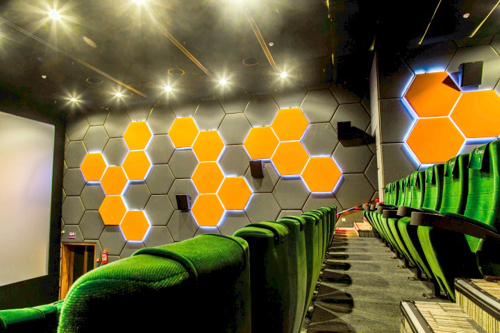 Респектабельный интерьер 3D кинотеатра Cinepax Lahore