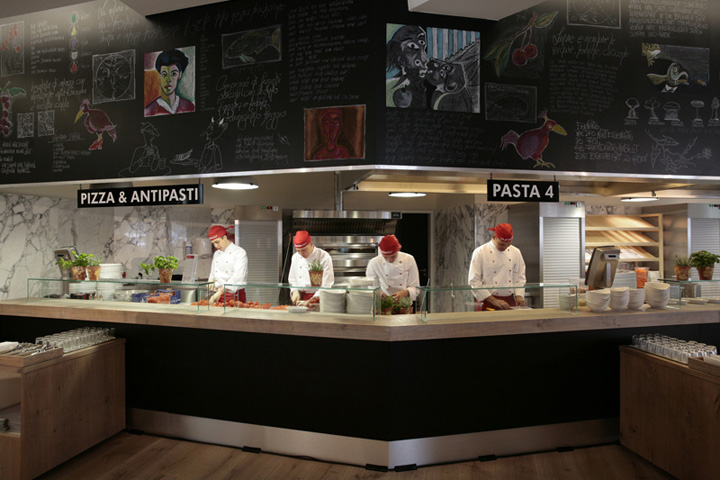 Открытая кухня в интерьере кафетерия Vapiano Slow