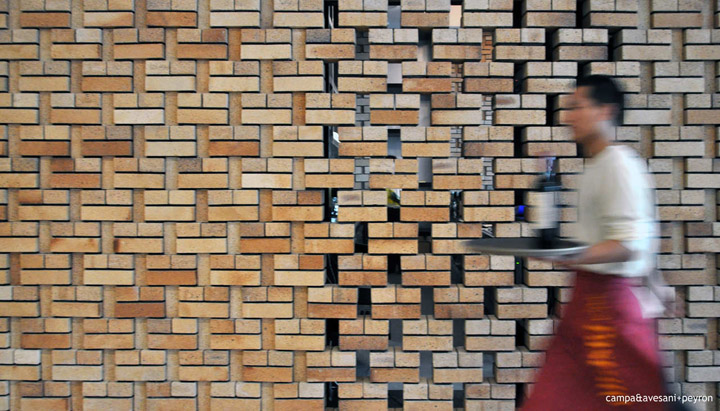 Декор стен кладкой из кирпича ресторана Cornerstone в Пекине