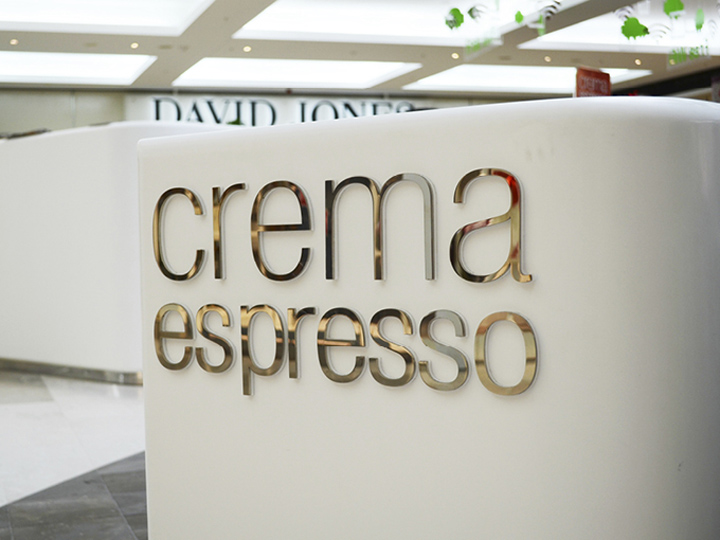 Уютный интерьер кафе-киоска Crema Espresso