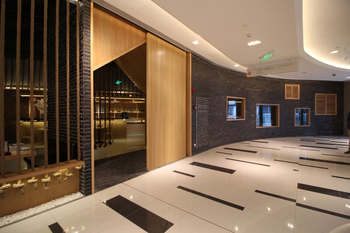 Второй вход в ресторан Второй вход в ресторан