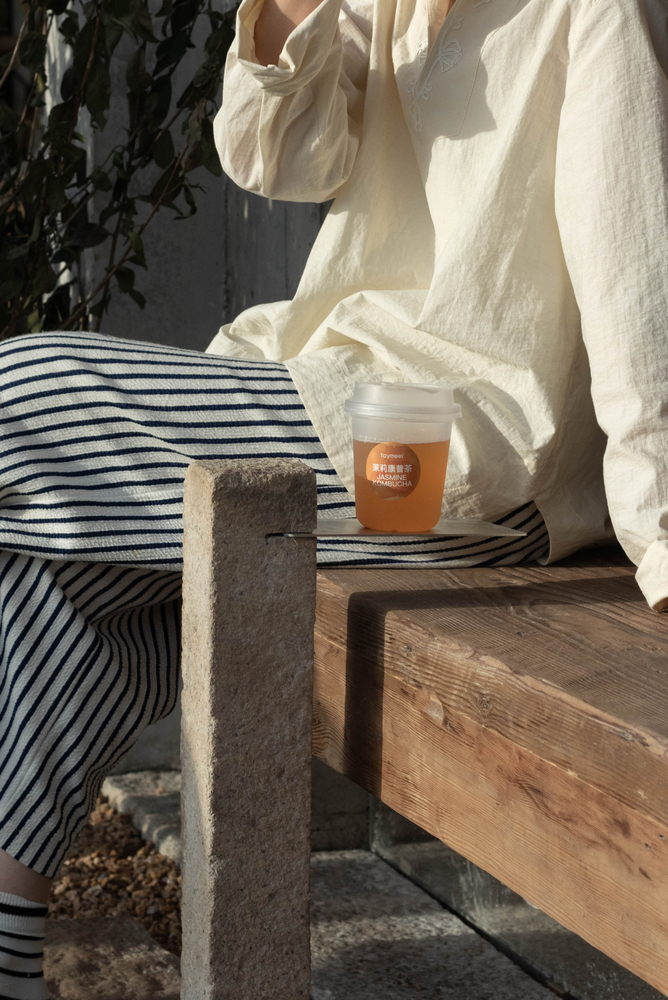 деревянные лавочки у стены MSLAN corner