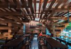 «H&P Architects» представила неповторимый деревянный интерьер ресторана