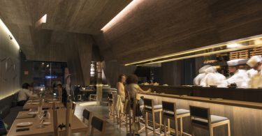 Деревянный интерьер ресторана от ESRAWE Studio и Rojkind Arquitectos