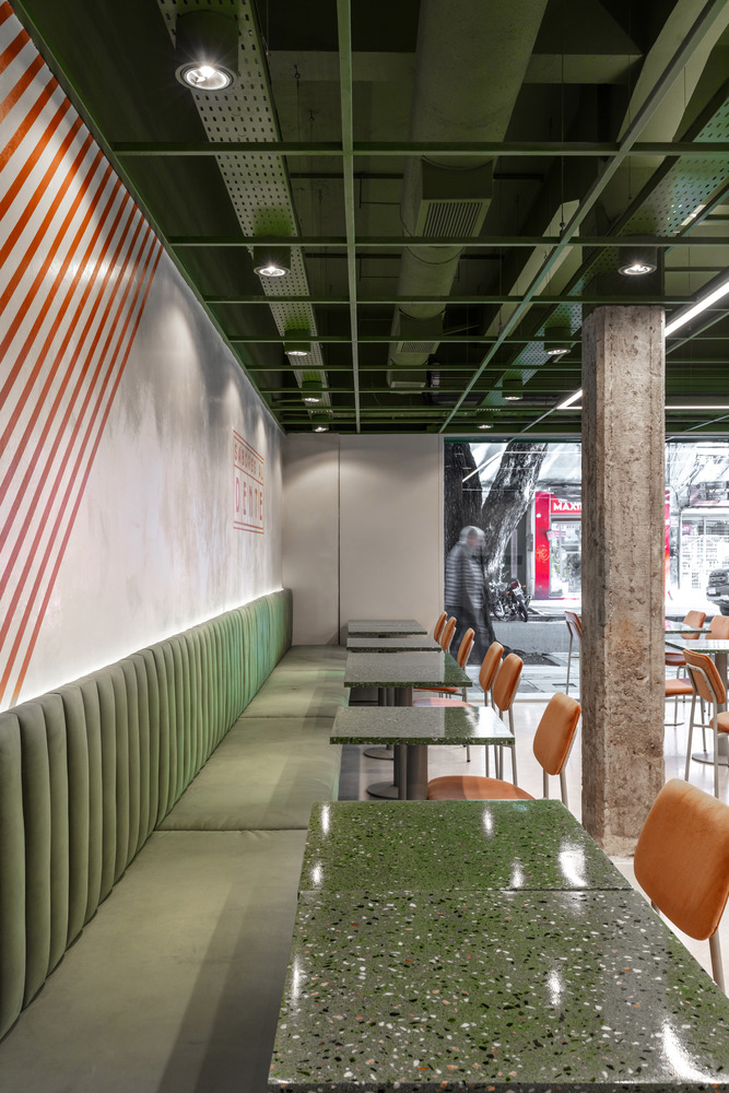 диванчик длинный вдоль стены Diletto Pastas – Barrio Chino