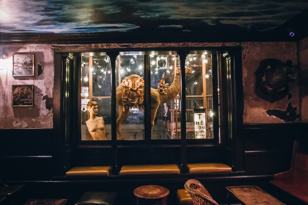Дизайн баров и ресторанов: необычное оформление витрины
