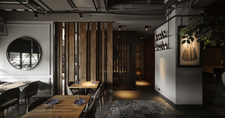 Серые стены в дизайне интерьера бара-ресторана
