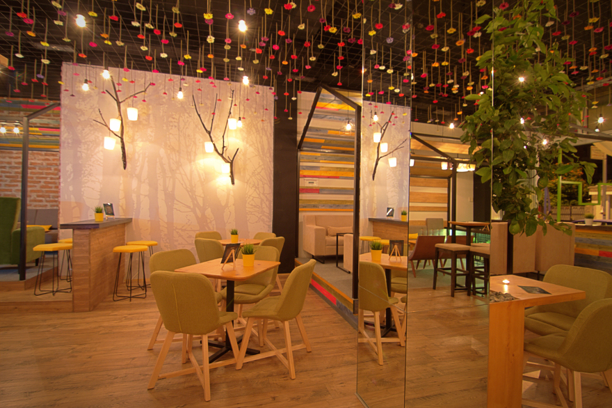 Дизайн интерьера кофейни Garden Coffee Lounge в Македонии. Столики