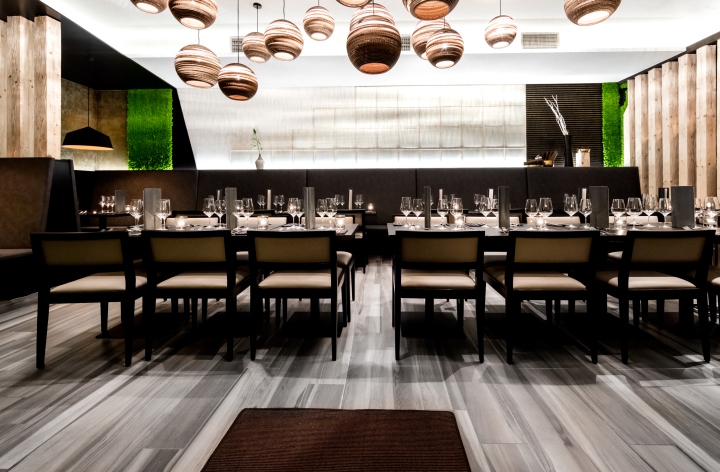 Светло-серый пол в дизайне интерьера ресторана
