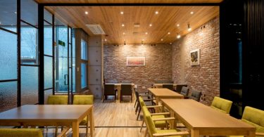 Живой интерьер корейского ресторана: уголок уюта и спокойствия в городских джунглях