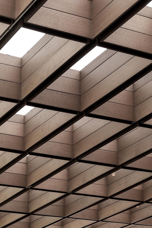 Оригинальное оформление потолка в дизайне летнего кафе - Фото 3