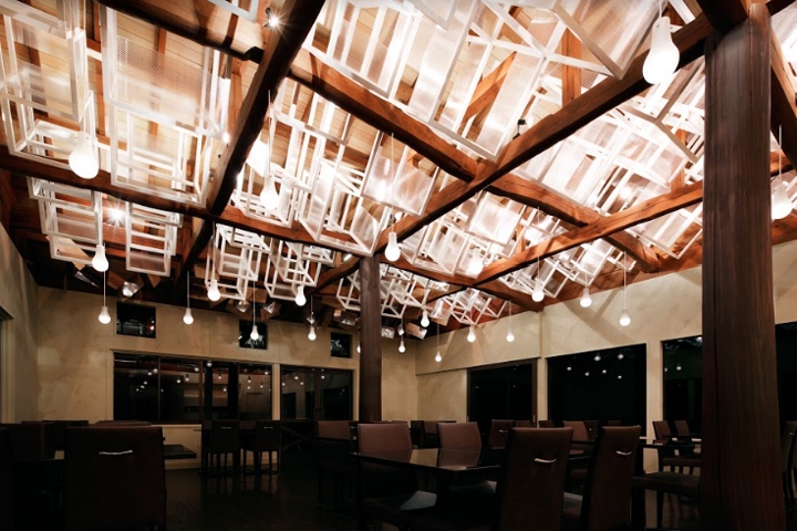 Затейливые конструкции в дизайне потолка ресторана в Китае