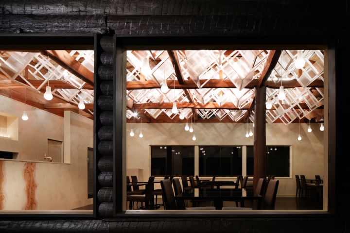 Затейливые конструкции в дизайне потолка ресторана в Китае. Фото 3