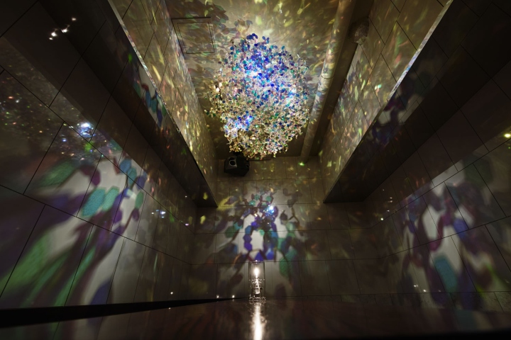 Необычный светящийся декор потолка в дизайн проекте бара - Фото 10