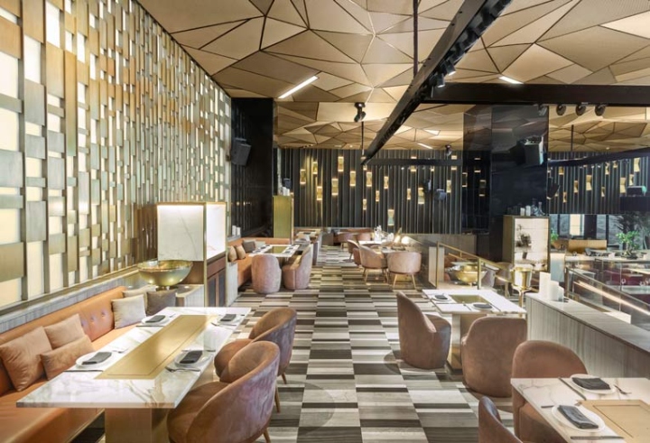 Дизайн интерьера ресторана в атриуме отеля Marina Bay Sands, Сингапур - ReeHouse