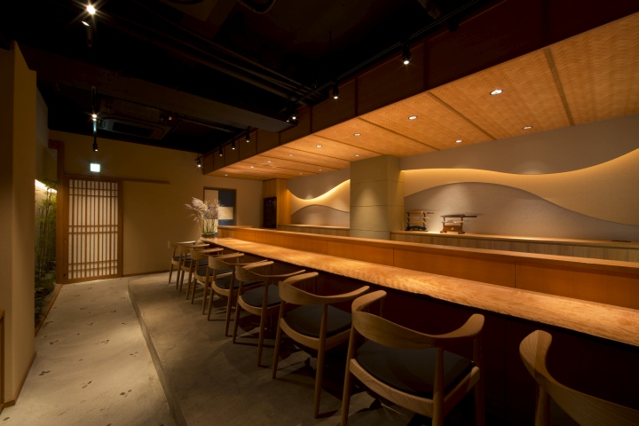 Прекрасный дизайн интерьера ресторана Oryouri Horikawa в Японии
